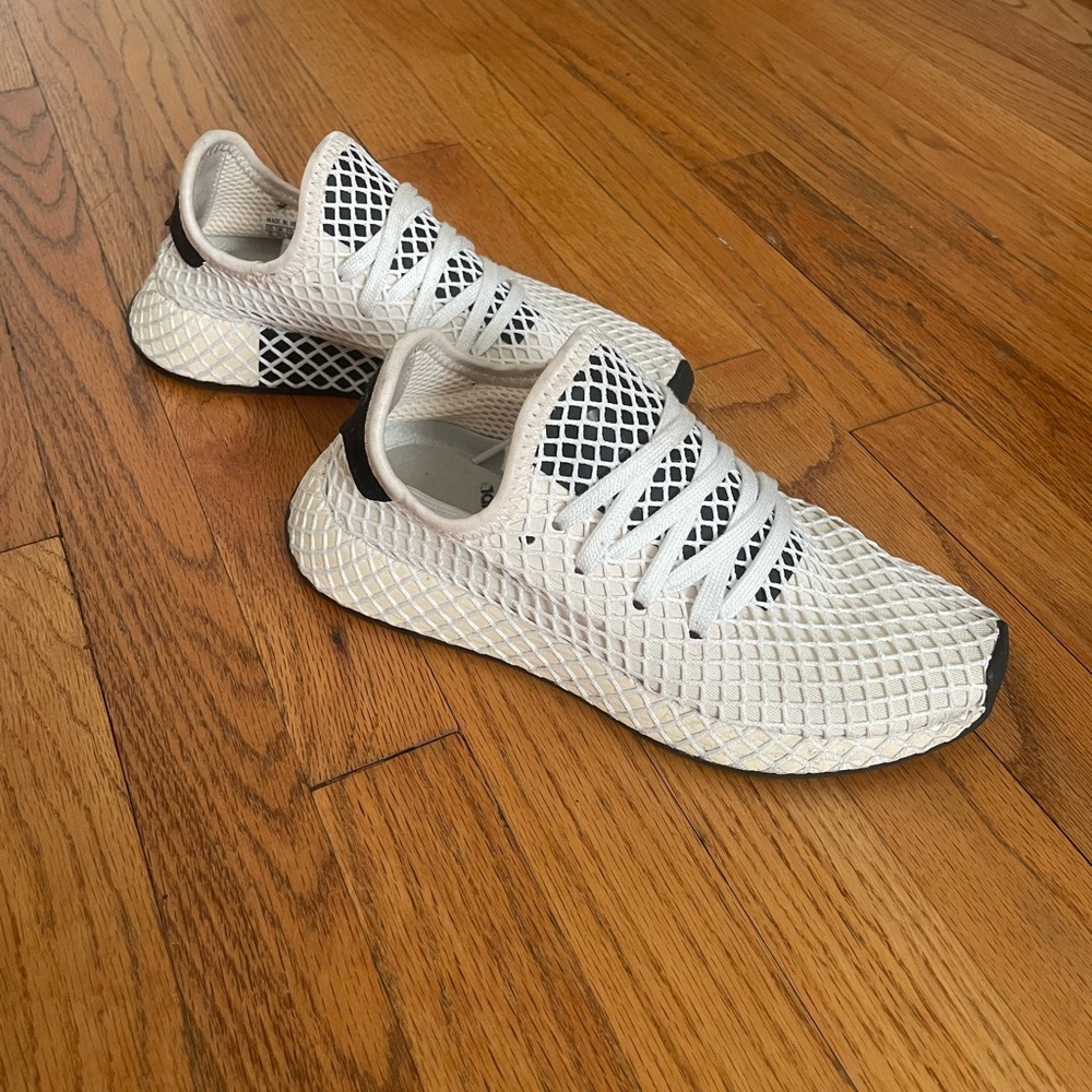 Adidas Deerupt Running Shoe beige